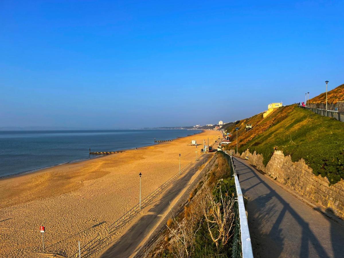 Private Two Bedroom Residence In Southbourne - Private Parking - Off The High Street - Minutes Away From The Beach بورنماوث المظهر الخارجي الصورة