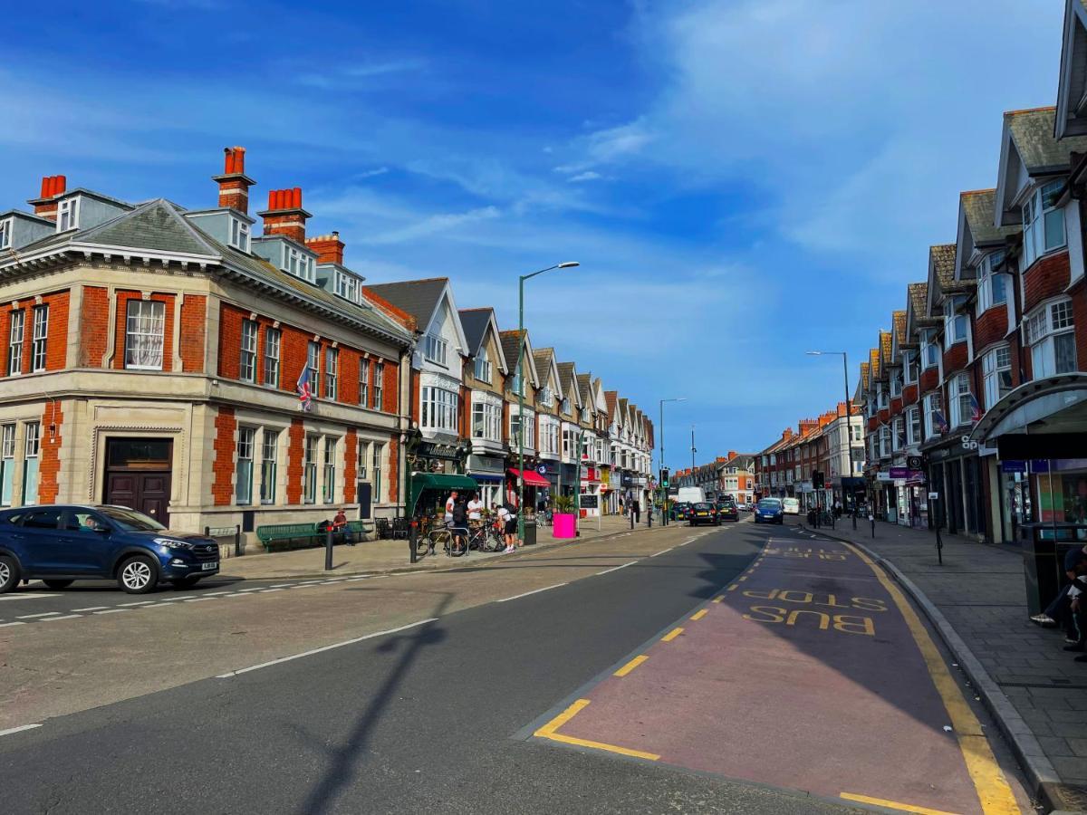 Private Two Bedroom Residence In Southbourne - Private Parking - Off The High Street - Minutes Away From The Beach بورنماوث المظهر الخارجي الصورة
