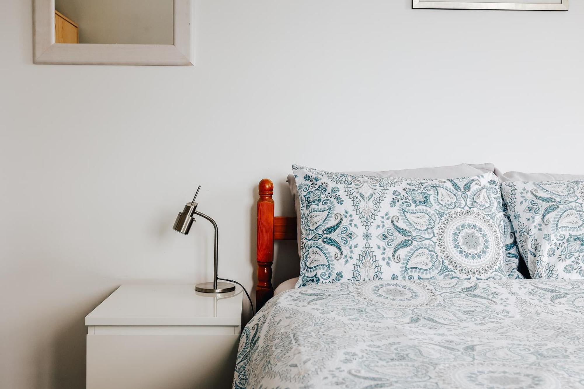 Private Two Bedroom Residence In Southbourne - Private Parking - Off The High Street - Minutes Away From The Beach بورنماوث المظهر الخارجي الصورة