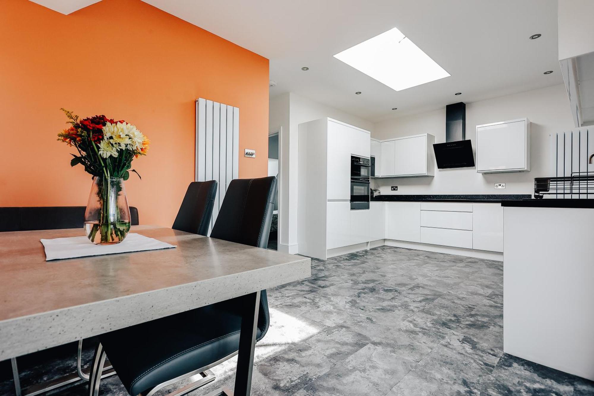 Private Two Bedroom Residence In Southbourne - Private Parking - Off The High Street - Minutes Away From The Beach بورنماوث المظهر الخارجي الصورة