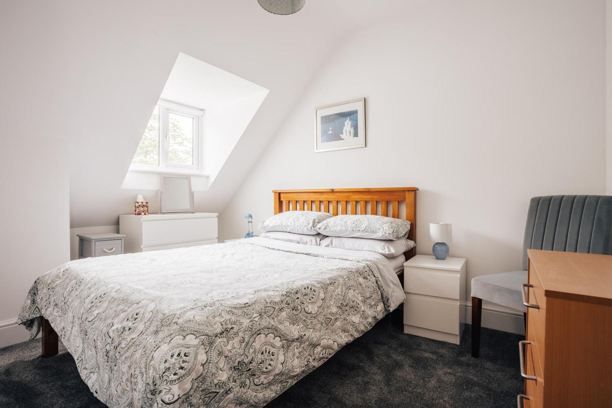 Private Two Bedroom Residence In Southbourne - Private Parking - Off The High Street - Minutes Away From The Beach بورنماوث المظهر الخارجي الصورة