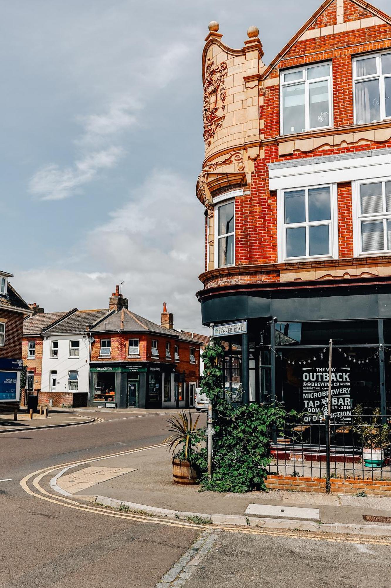 Private Two Bedroom Residence In Southbourne - Private Parking - Off The High Street - Minutes Away From The Beach بورنماوث المظهر الخارجي الصورة